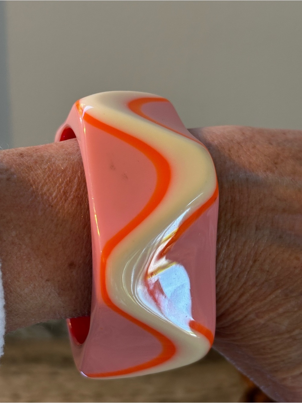 Vintage Wavy Resin Bangle in Pink, Red & Orange - Picture 2 of 3